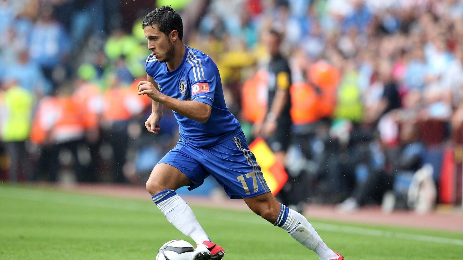 赫塔菲中场联合防守压制对方核心控球,赫塔菲对菲尔特